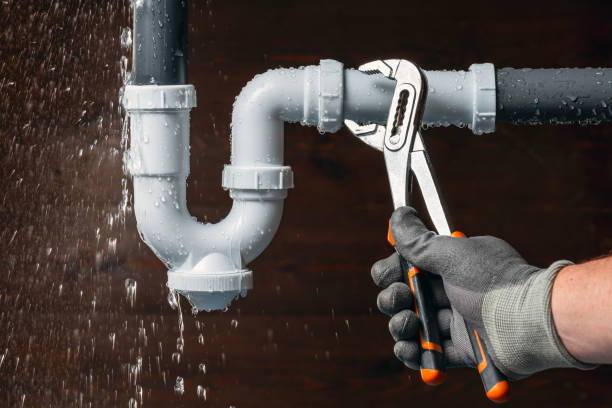 Professional Plumbing technician working in Maryus, VA